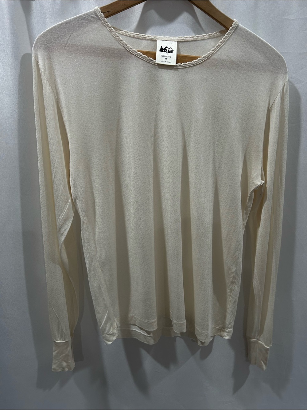REI Women's Long Sleeve Cream Crewneck silk Cold Weather Base Layer Top LN